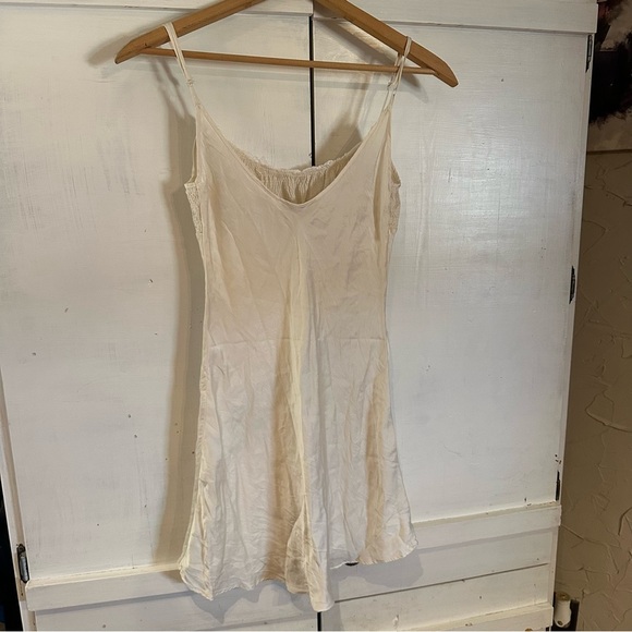 Vintage Gold Tag Victoria's Secret Cream Satin Slip Nightgown Y2K - Size: Small - Picture 6 of 10